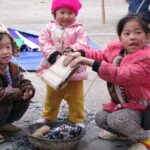 ילדות בצפון וייטנאם