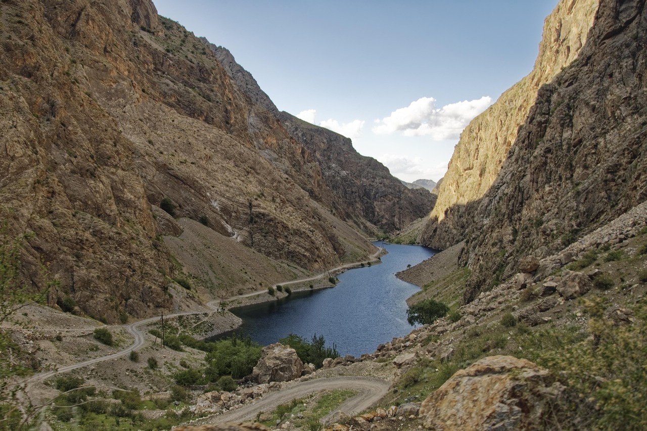 דושנבה אל שבעת האגמים (Haft Kul)