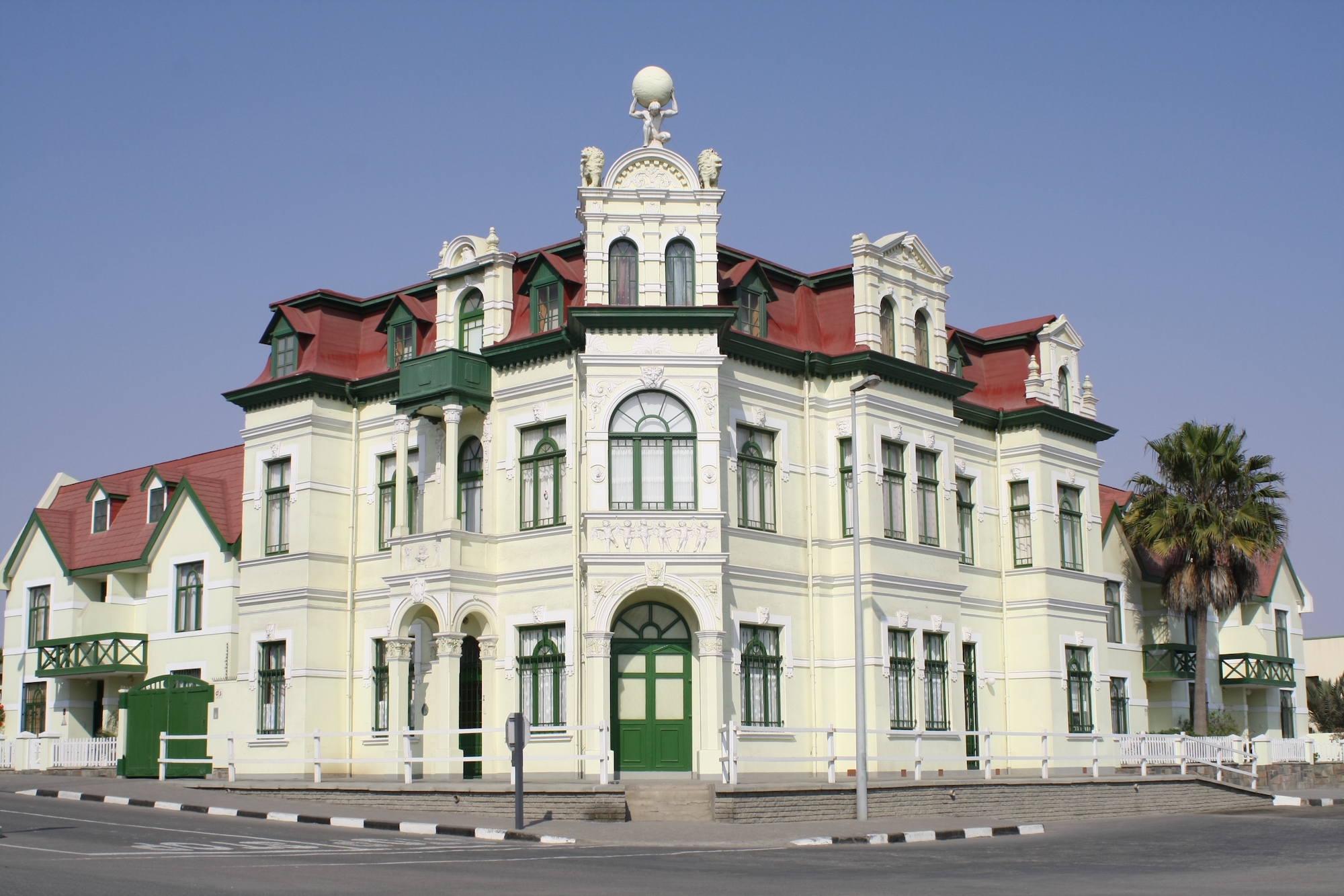 מפרץ Walvis ועיר החוף Swakopmund
